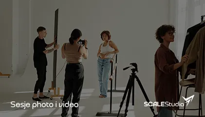 Fotograf ScaleStudio wykonujący sesję reklamową do kampanii online